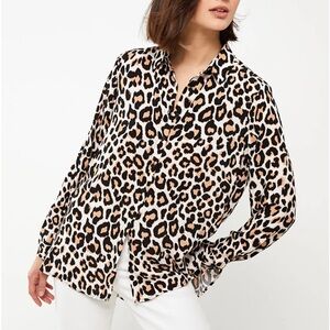 NWOT  Alexander Jordan Women's Animal Print Split Back Button Down